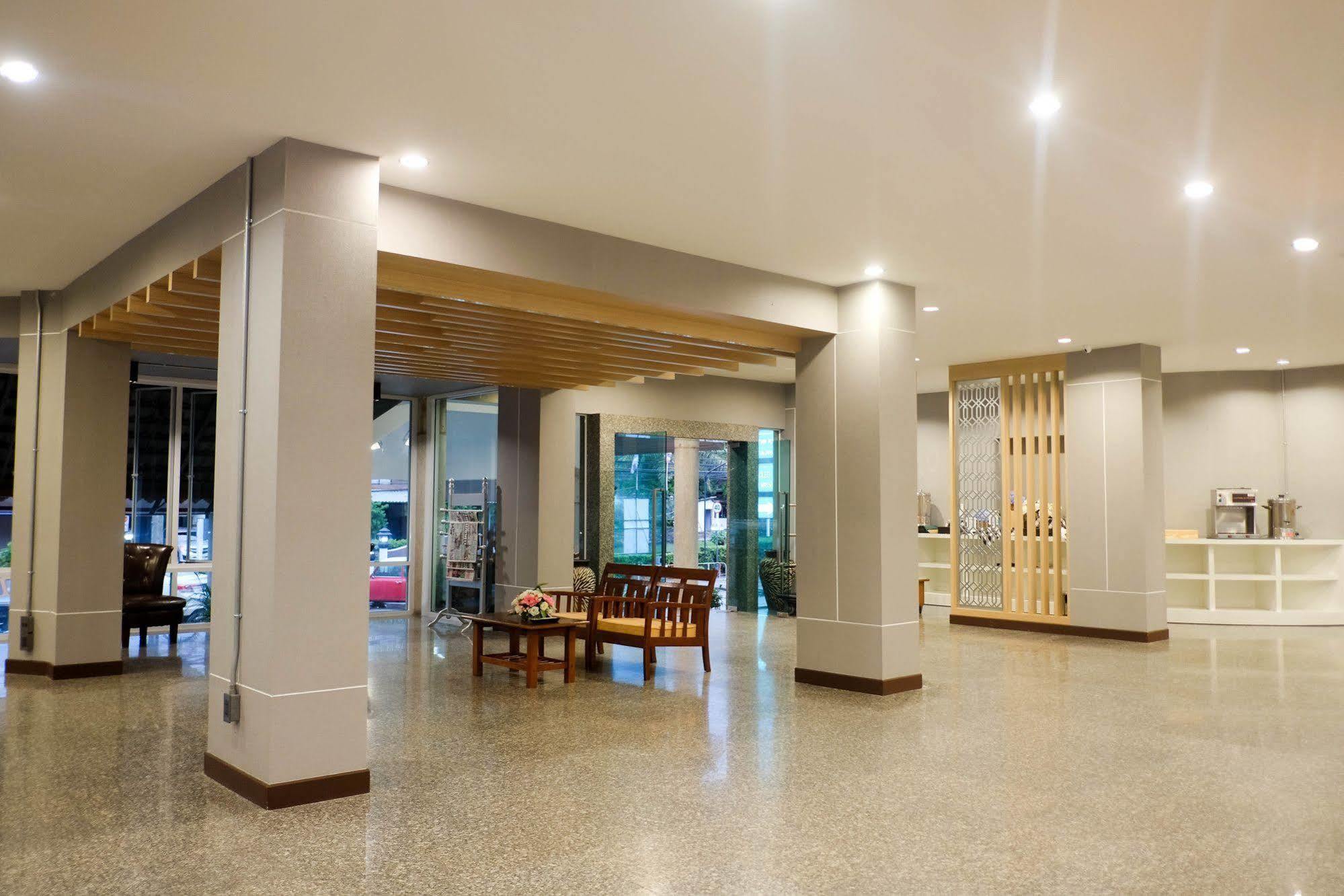 Krabi Royal Hotel Exterior photo